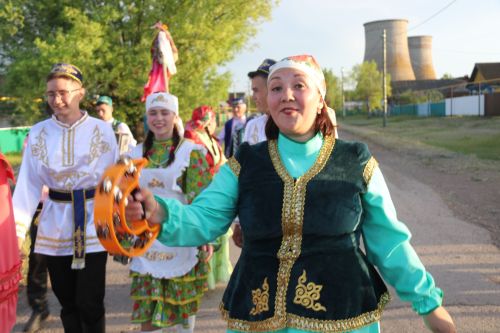 Работники культуры традиционно провели сбор подарков от населения для участников состязаний и конкурсов на Сабантуе