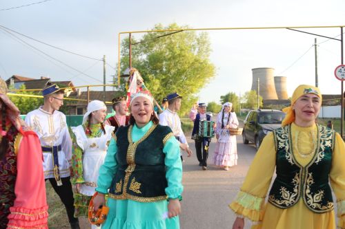 Работники культуры традиционно провели сбор подарков от населения для участников состязаний и конкурсов на Сабантуе