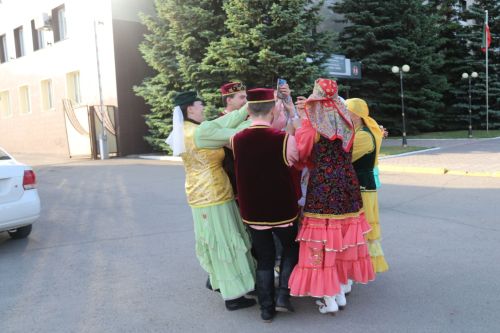 Работники культуры традиционно провели сбор подарков от населения для участников состязаний и конкурсов на Сабантуе