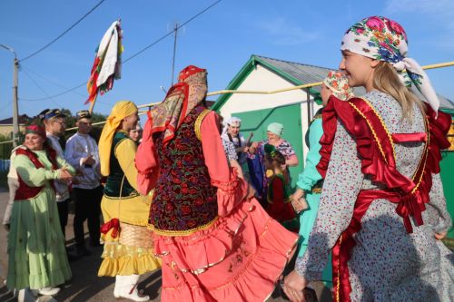 Работники культуры традиционно провели сбор подарков от населения для участников состязаний и конкурсов на Сабантуе