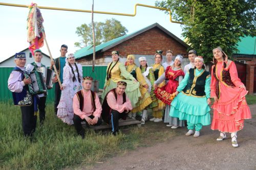 Работники культуры традиционно провели сбор подарков от населения для участников состязаний и конкурсов на Сабантуе