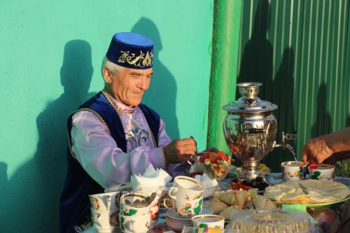 Работники культуры традиционно провели сбор подарков от населения для участников состязаний и конкурсов на Сабантуе