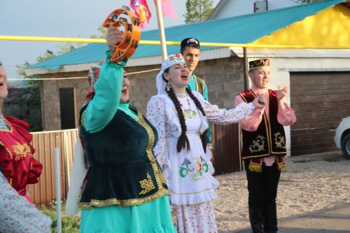 Работники культуры традиционно провели сбор подарков от населения для участников состязаний и конкурсов на Сабантуе