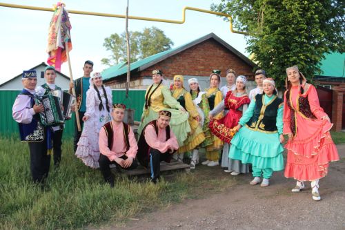 Работники культуры традиционно провели сбор подарков от населения для участников состязаний и конкурсов на Сабантуе