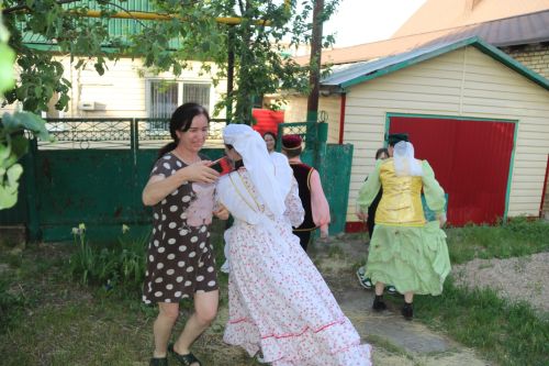 Работники культуры традиционно провели сбор подарков от населения для участников состязаний и конкурсов на Сабантуе