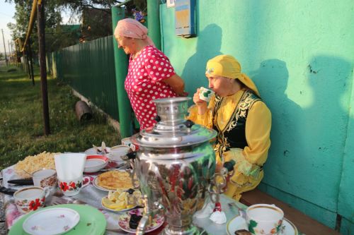 Работники культуры традиционно провели сбор подарков от населения для участников состязаний и конкурсов на Сабантуе