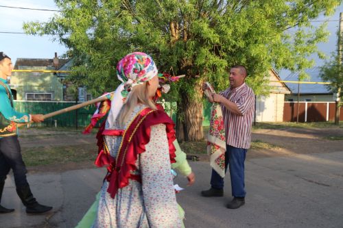 Работники культуры традиционно провели сбор подарков от населения для участников состязаний и конкурсов на Сабантуе