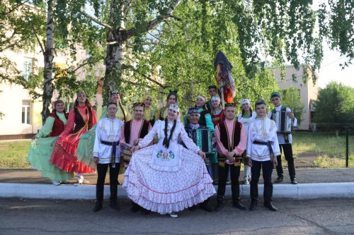 Работники культуры традиционно провели сбор подарков от населения для участников состязаний и конкурсов на Сабантуе