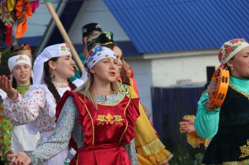 Работники культуры традиционно провели сбор подарков от населения для участников состязаний и конкурсов на Сабантуе
