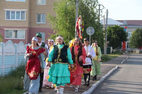 Работники культуры традиционно провели сбор подарков от населения для участников состязаний и конкурсов на Сабантуе