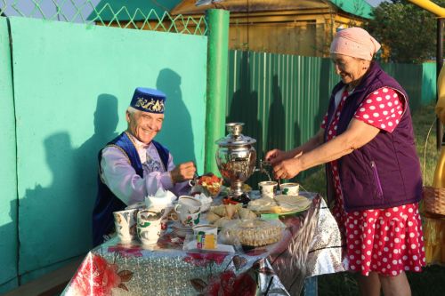 Работники культуры традиционно провели сбор подарков от населения для участников состязаний и конкурсов на Сабантуе
