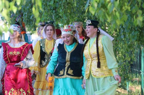 Работники культуры традиционно провели сбор подарков от населения для участников состязаний и конкурсов на Сабантуе