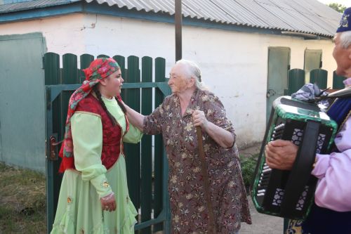 Работники культуры традиционно провели сбор подарков от населения для участников состязаний и конкурсов на Сабантуе