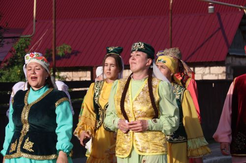 Работники культуры традиционно провели сбор подарков от населения для участников состязаний и конкурсов на Сабантуе