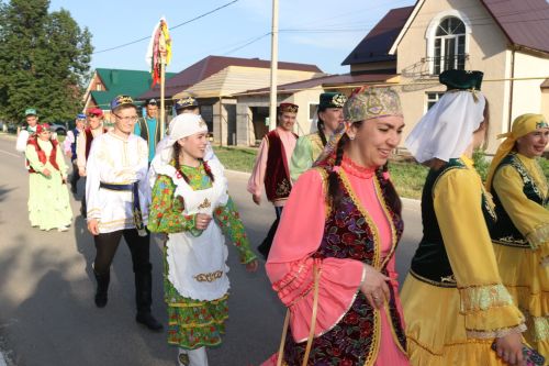 Работники культуры традиционно провели сбор подарков от населения для участников состязаний и конкурсов на Сабантуе
