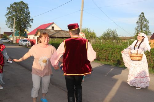 Работники культуры традиционно провели сбор подарков от населения для участников состязаний и конкурсов на Сабантуе