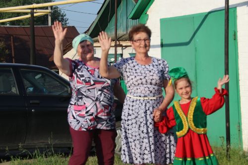 Работники культуры традиционно провели сбор подарков от населения для участников состязаний и конкурсов на Сабантуе