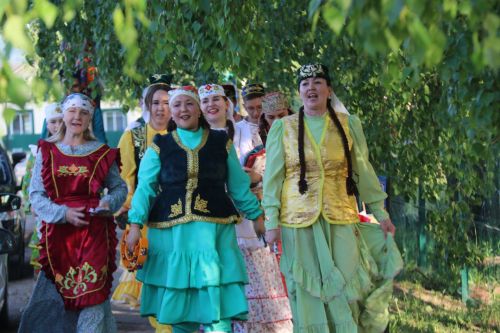 Работники культуры традиционно провели сбор подарков от населения для участников состязаний и конкурсов на Сабантуе