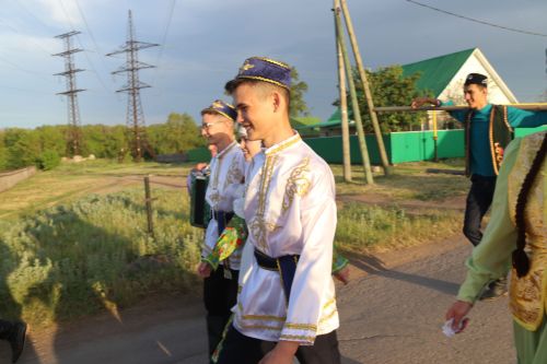 Работники культуры традиционно провели сбор подарков от населения для участников состязаний и конкурсов на Сабантуе