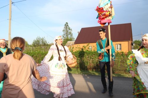 Работники культуры традиционно провели сбор подарков от населения для участников состязаний и конкурсов на Сабантуе