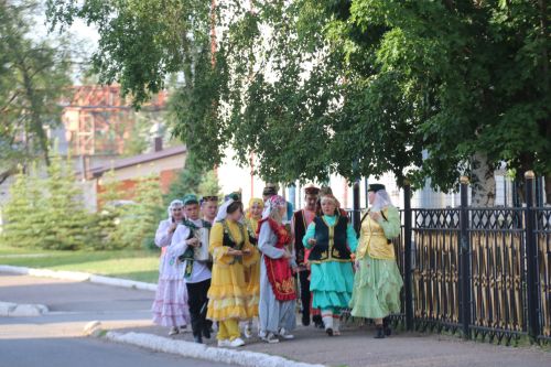 Работники культуры традиционно провели сбор подарков от населения для участников состязаний и конкурсов на Сабантуе