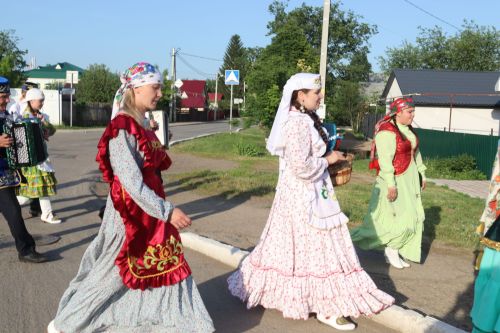 Работники культуры традиционно провели сбор подарков от населения для участников состязаний и конкурсов на Сабантуе