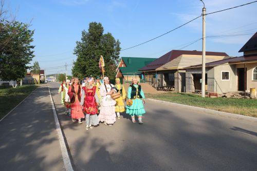 Работники культуры традиционно провели сбор подарков от населения для участников состязаний и конкурсов на Сабантуе