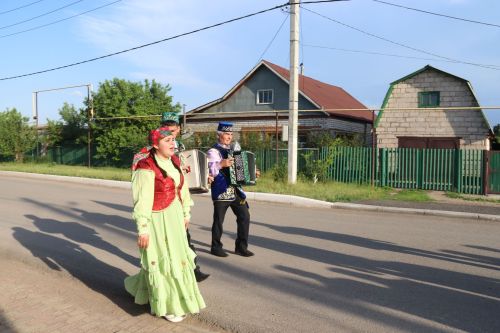 Работники культуры традиционно провели сбор подарков от населения для участников состязаний и конкурсов на Сабантуе