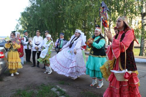Работники культуры традиционно провели сбор подарков от населения для участников состязаний и конкурсов на Сабантуе