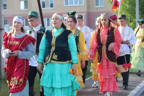 Работники культуры традиционно провели сбор подарков от населения для участников состязаний и конкурсов на Сабантуе