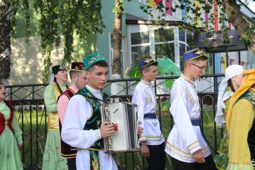 Работники культуры традиционно провели сбор подарков от населения для участников состязаний и конкурсов на Сабантуе