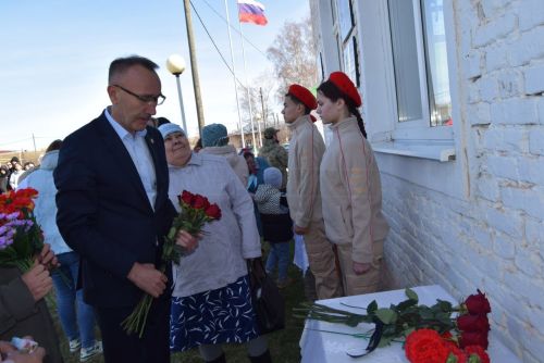 Мемориальные доски – в память о погибших земляках