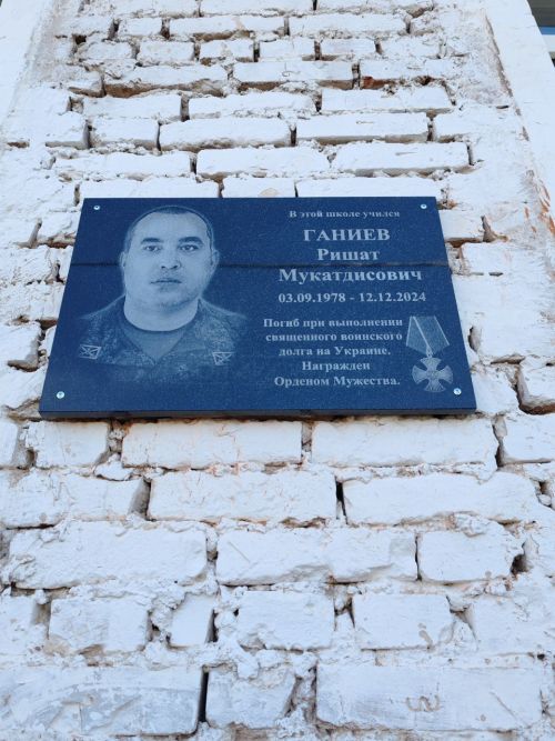 Мемориальные доски – в память о погибших земляках