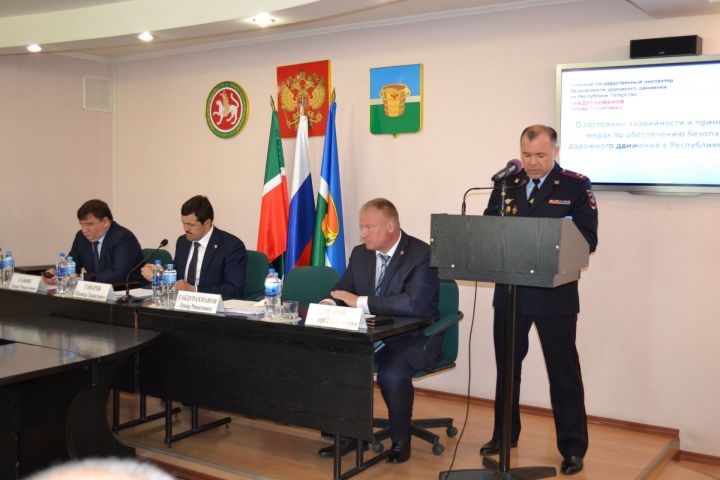 В Татарстане прошло заседание правительственной комиссии по обеспечению безопасности дорожного движения
