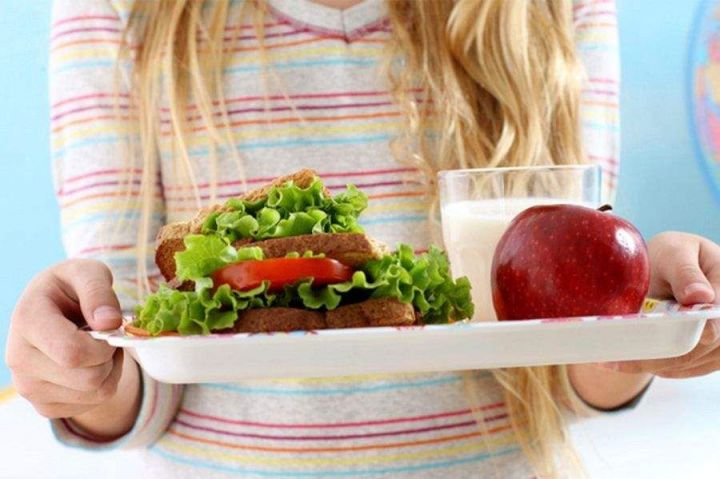 Идеальный перекус для школьников: что советуют диетологи