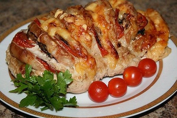 Что приготовить на обед быстро и очень вкусно?! Мясо «Гармошка» с помидорами в духовке.