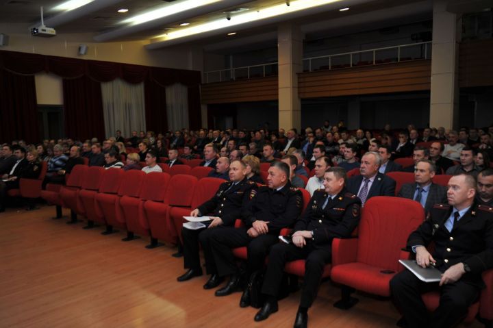 В УГИБДД МВД по Республике Татарстан состоялось совещание с руководителями всех автошкол региона
