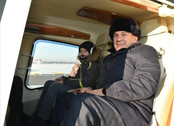 Президент Татарстана принял участие в благотворительной акции «Елка желаний».