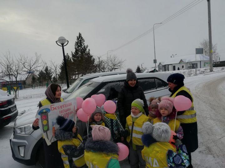 В Татарстане юные инспекторы движения провели акцию «Берегите наши сердца!»