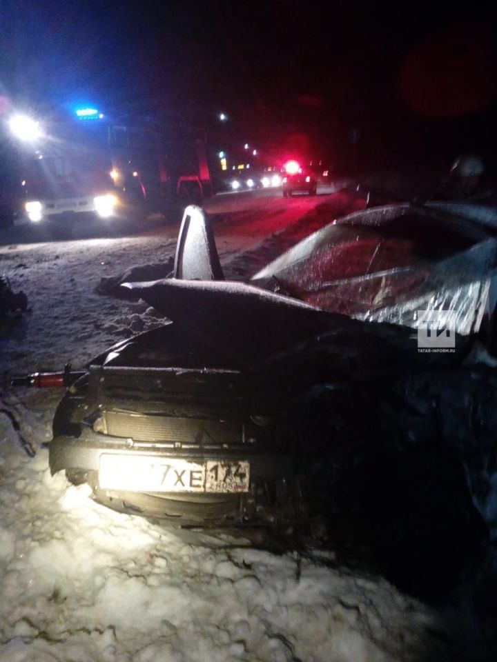 Водитель и два пассажира авто из Челябинской области погибли в аварии с фурой в Татарстане