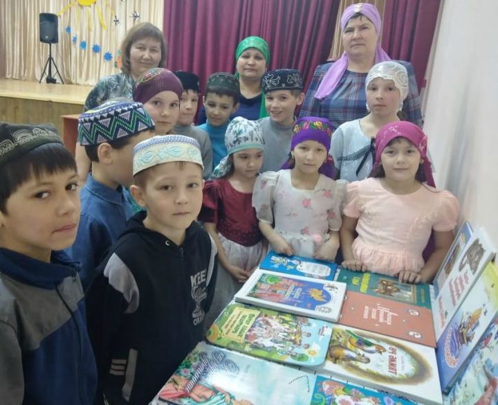21 марта в Подгорновской сельской библиотеке ребята открыли Неделю детской книги с выставкой «Книга- лучший друг»