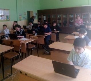 На базе МБОУ «Уруссинская СОШ № 3» был проведен муниципальный конкурс по информационным технологиям среди школьников по скоростному печатанию.