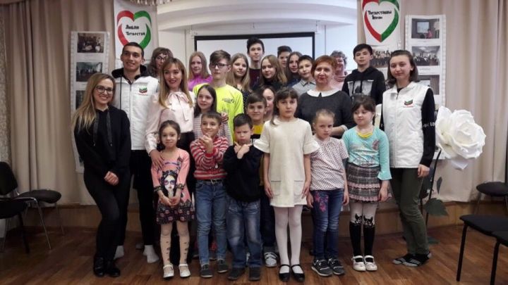 Сегодня волонтёры фонда "БлагоДарение" совместно с ТНВ  и телеведущей Аделей Сафаровой провели мастер класс