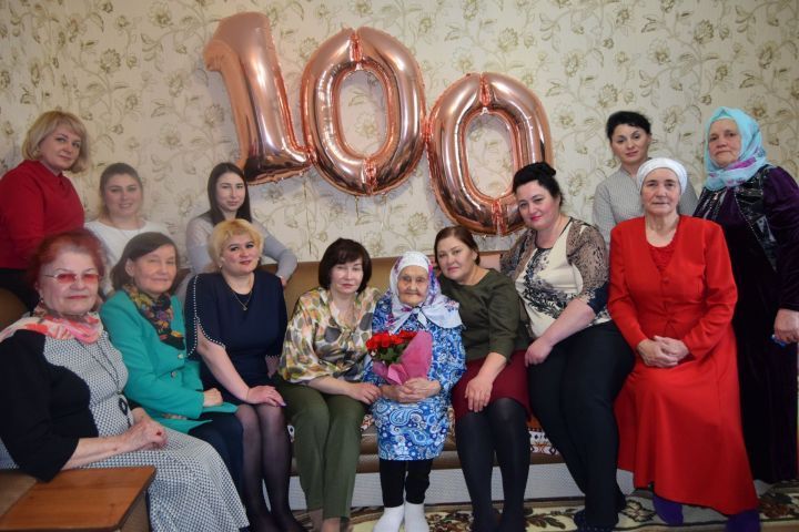 100-летний юбилей отметила ютазинка Мухтарама Хаертдинова