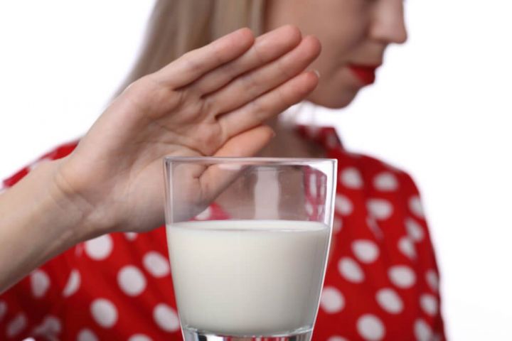 Почему вредно пить молоко после 50 лет