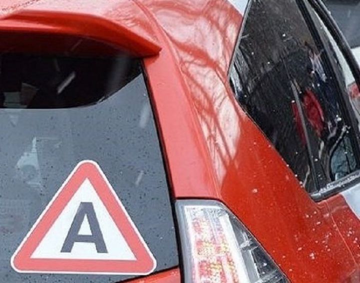 Что означают новые знаки "А" на автомобилях, и кто должен их использовать?