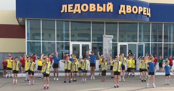 В Татарстане юные пешеходы приняли участие в световозвращающем флешмобе