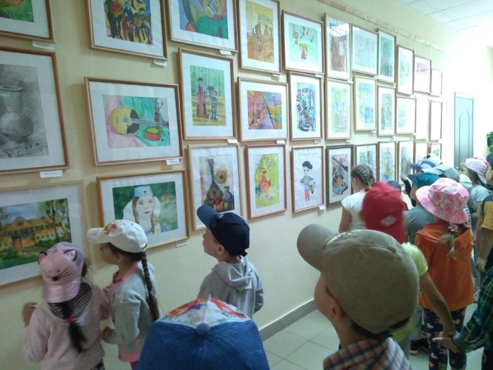 Выпускные группы детского сада посетили Уруссинскую детскую школу искусств.
