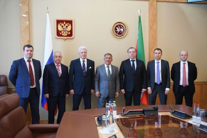 Минниханов обсудил с торгпредами РФ за рубежом возможности продвижения продукции Татарстана