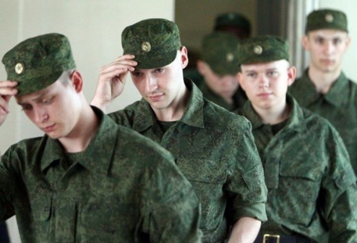 В Госдуме разъяснили, почему в армию можно с 18 лет, а покупать алкоголь только с 21 года